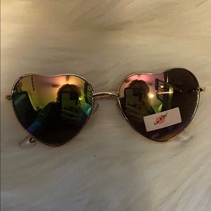 BNWT Betsey Johnson heart shaped sunglasses